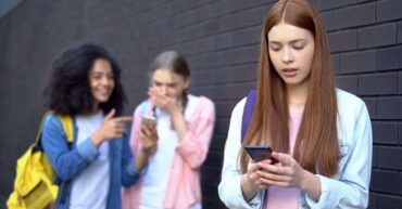 Bullismo online e offline - differenze, rischi e come difendersi