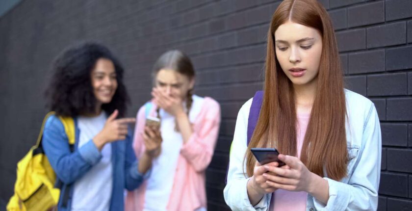 Bullismo online e offline - differenze, rischi e come difendersi