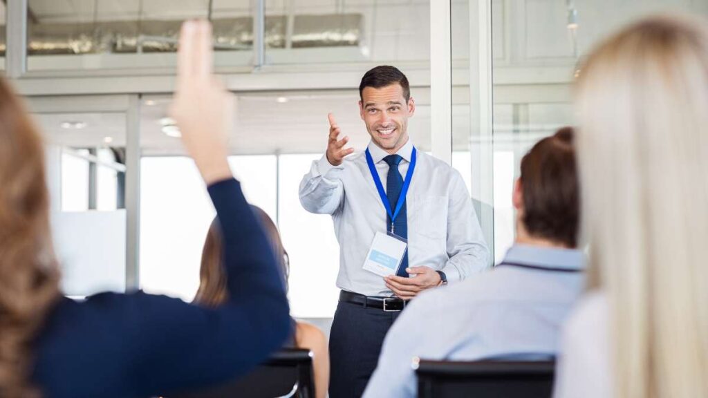 Coaching - differenze, vantaggi e strategie per la crescita professionale