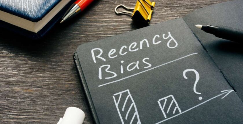 Effetto recency - il bias che cambia la percezione delle recensioni