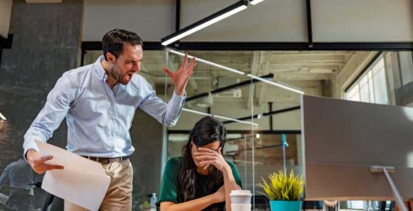 Come riconoscere e gestire un collega tossico sul lavoro